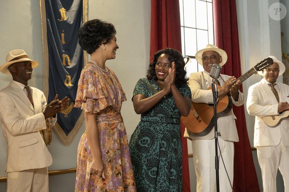 Bárbara Sut, como Alaíde Costa, e Tatiana Tibúrcio