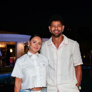 Viviane Araujo levou o marido, o empresário Guilherme Militão, no evento de moda