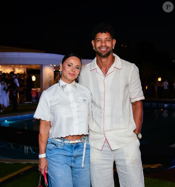 Viviane Araujo levou o marido, o empresário Guilherme Militão, no evento de moda