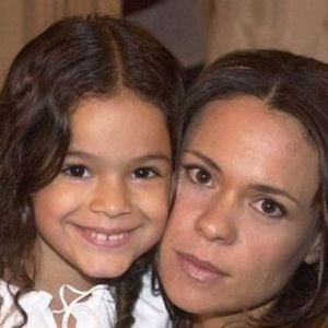 Bruna Marquezine em ‘Mulheres Apaixonadas’: Neide afirma que não deixava a filha assistir à novela, com o objetivo de fazê-la separar realidade da ficção