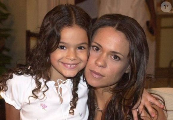 Bruna Marquezine em ‘Mulheres Apaixonadas’: Neide afirma que não deixava a filha assistir à novela, com o objetivo de fazê-la separar realidade da ficção