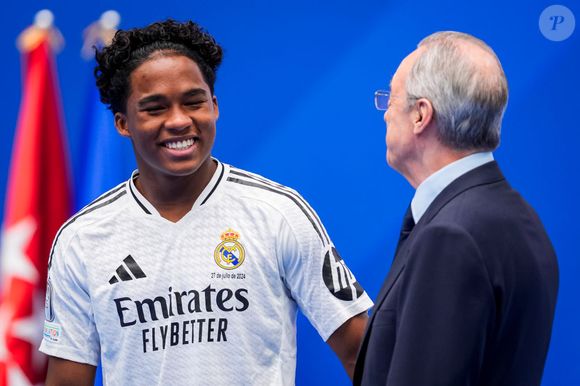 Endrick assinou contrato de seis anos com o clube espanhol e recebeu a mesma camisa do início do Palmeiras, a 16.