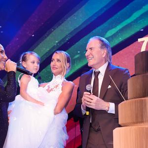Ivete Sangalo divertou os anfitriões em cima do palco