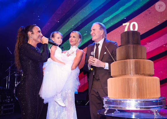 Ivete Sangalo divertou os anfitriões em cima do palco