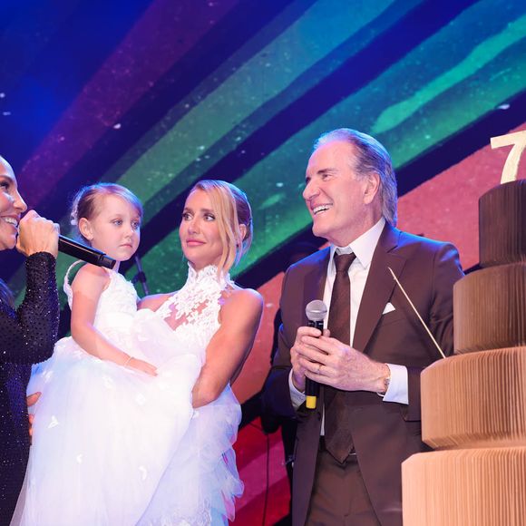 Ivete Sangalo divertou os anfitriões em cima do palco