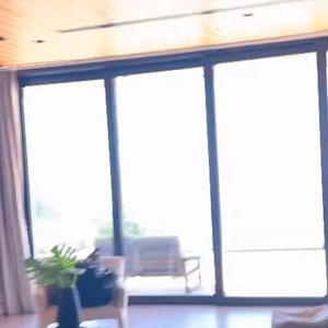 Quarto de Anitta tem varanda com vista para Los Angeles; veja detalhes na imagem