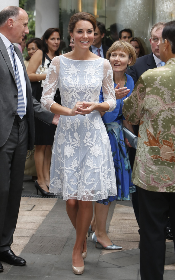 Esse vestido branco e bem romântico foi usado por Kate Middleton em evento e vai agradar noivas mais tradicionais