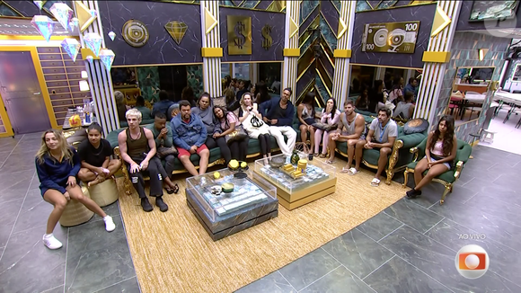 Tadeu reuniu todos na sala e mandou Breno fazer uma indicação ao paredão