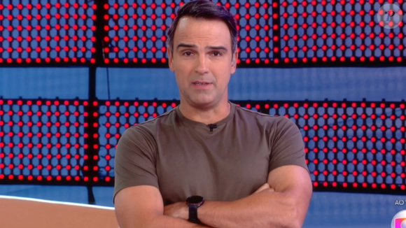 'BBB 26' começa sem entrada ao vivo e surpreende público com anúncio direto de Tadeu Schmidt nas redes: 'Que palhaçada!'