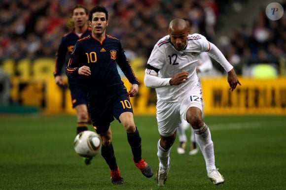 Thierry Henry e Cesc Fàbregas uniram forças em um projeto que busca recolocar o Como entre os protagonistas do futebol italiano