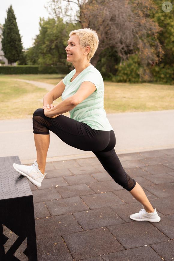 O mergulho no banco é um exercício simples e eficaz para manter os tríceps e braços fortes