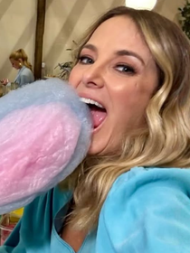 Os novos Adidas na cor algodão doce que as meninas românticas adoram: ficam perfeitos com jeans claros no Outono 2026