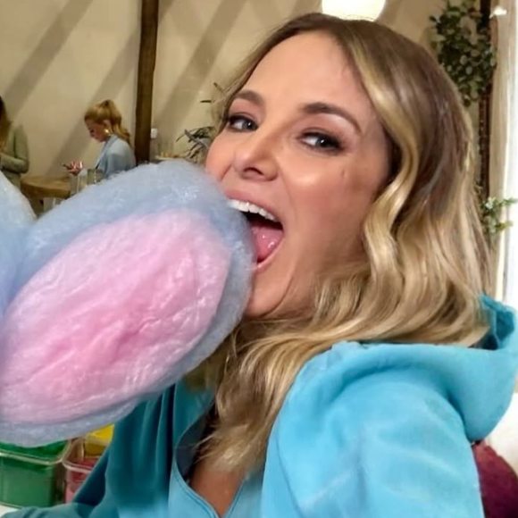 Os novos Adidas na cor algodão doce que as meninas românticas adoram: ficam perfeitos com jeans claros no Outono 2026