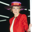 Os novos tênis da marca carioca lançada em 1989, Sonho dos Pés, na cor 'crochê de vovô' são o 'it-item' perfeito para a tendência de looks no estilo 'tomato grape' que trazem cor para os dias cinzas de Inverno