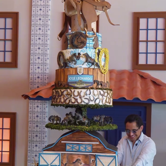 Bolo do aniversário de 1 ano de José Leonardo contou com mais de 15 pessoas na preparação