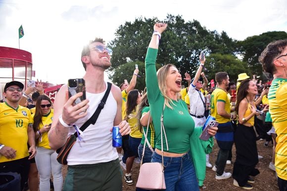 Entre a torcida, a dança e a comemoração, Sheila Mello transformou a vitória do Brasil sobre o Japão em um momento especial
