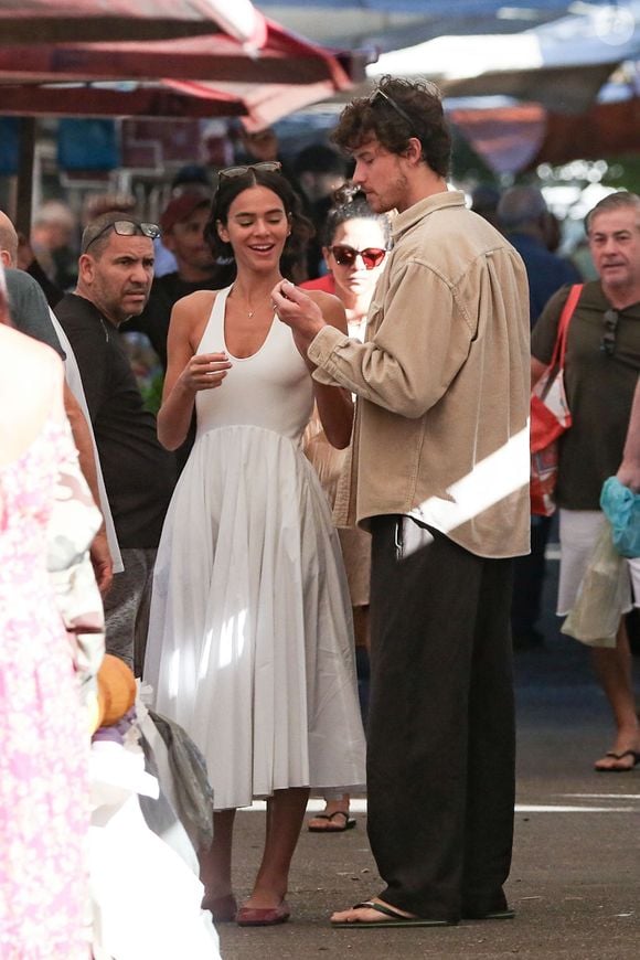 Além do romance entre Bruna Marquezine e Shawn Mendes, o imóvel da atriz também desperta curiosidade. Segundo o Jornal O Globo, o casal foi visto em passeios noturnos por Ipanema e São Conrado, acompanhado pelos cães da artista