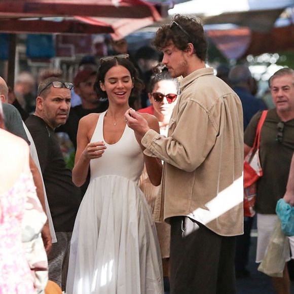 Além do romance entre Bruna Marquezine e Shawn Mendes, o imóvel da atriz também desperta curiosidade. Segundo o Jornal O Globo, o casal foi visto em passeios noturnos por Ipanema e São Conrado, acompanhado pelos cães da artista