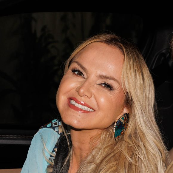 Eliana usou bolsa da marca Serpui para casamento de Ana Maria Braga