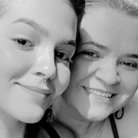 Mel Maia ganha mensagem de carinho dos fãs após morte da mãe, Débora, aos 53 anos: 'Que a dor se transforme em amor e luz'