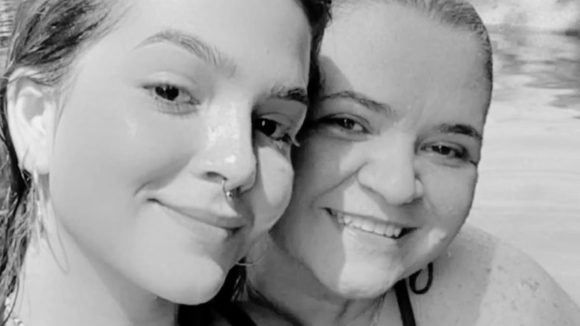 Mel Maia ganha mensagem de carinho dos fãs após morte da mãe, Débora, aos 53 anos: 'Que a dor se transforme em amor e luz'