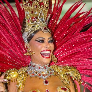 Juliana Paes sobre fantasia: 'É a primeira vez que uma marca de luxo internacional desenvolve algo semelhante no Brasil', declarou ela ao jornal O Globo