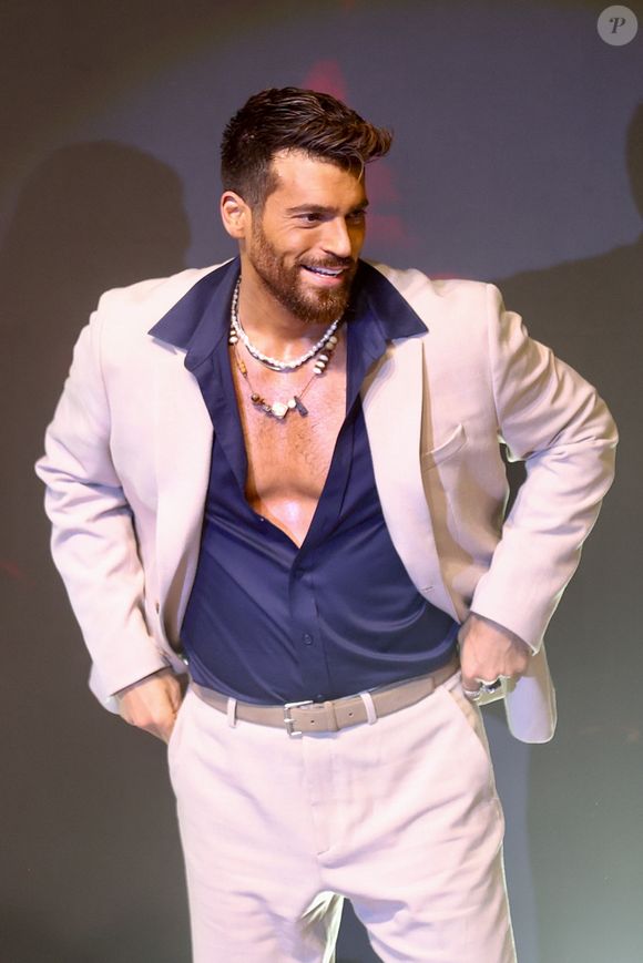 Can Yaman estava em uma das nove boates onde houve uma operação antidrogas em Istambul