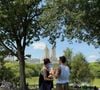 Camila Queiroz, de 33 anos, compartilhou registros da viagem em família para Nova York ao lado do marido, Klebber Toledo, de 40, e da filha do casal, Clara, de sete meses