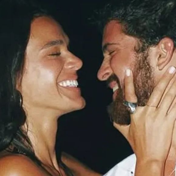 Em 2025, a visita de Bruna Marquezine à Fazenda Talismã, propriedade do cantor Leonardo, para o aniversário do ex João Guilherme, gerou debates nas redes após sua ausência nas fotos compartilhadas pela família