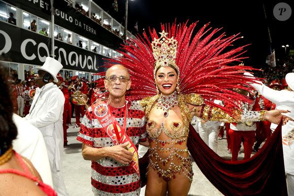 Juliana Paes venceu o Carnaval 2026 com a Viradouro homenageando o Mestre Ciça, que comanda a bateria