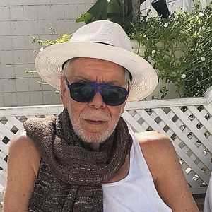 Pai de Júlia Almeida, Manoel Carlos enfrenta o Mal de Parkinson