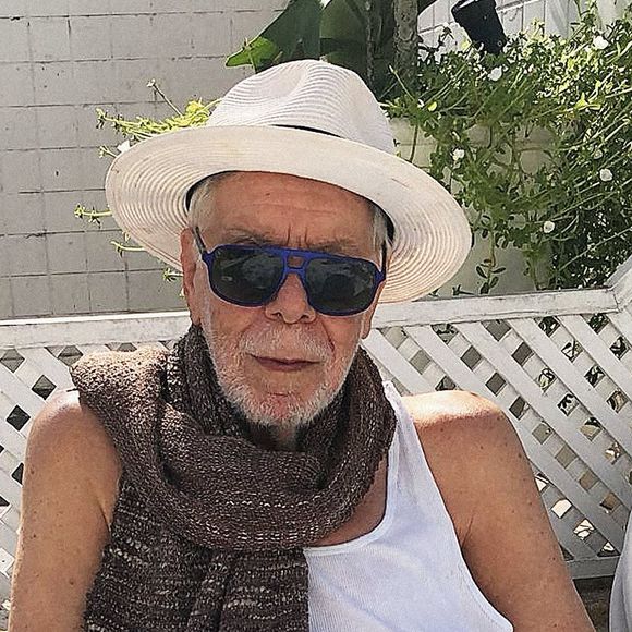 Pai de Júlia Almeida, Manoel Carlos enfrenta o Mal de Parkinson