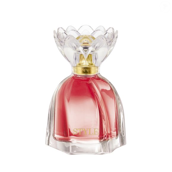 7. Princess Style (Princesse Marina De Bourbon) | R$ 199 - Já Princess Style, também de Princesse Marina de Bourbon, está alinhada ao lado sonhador e esperançoso de Sophie Baek. O perfume traz notas de groselha preta, pera e mandarina, um coração floral de flor de laranjeira, frésia e jasmim, e um fundo adocicado com framboesa, baunilha, vetiver, notas amadeiradas e ambroxan