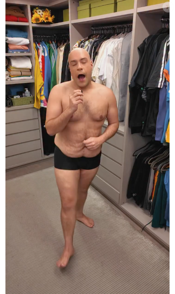 De cueca enquanto se arrumava, Tiago Abravanel mostrou seu corpo após o emagrecimento, deixando muita gente impressionada