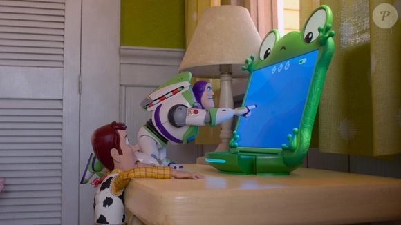 O filme da Pixar acompanha os queridos Woody, Buzz Lightyear e Jessie tendo de lidar com um novo desafio: a chegada de Lilypad, um tablet que monopoliza completamente a atenção de Bonnie