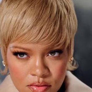 Cabelos finos podem ganhar mais volume com o Shixie Cut. O corte tem um degradê bem marcado e desfiado que cria um efeito naturalmente volumoso e despojado; Rihanna ja apostou em corte curtinho