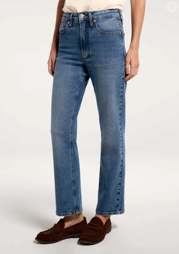 Combinada ao jeans reto da Hering (R$ 269,99); elegância sem esforço que nunca sai de moda