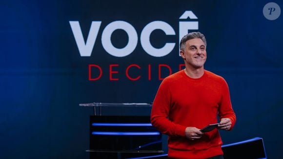 A relação entre Luciano Huck e Daniel Vorcaro também envolveu negociações comerciais, segundo reportagem da Veja. Um acordo relacionado ao Will Bank e ao programa dominical do apresentador teria movimentado R$ 109 milhões, sendo R$ 83 milhões para a Globo e R$ 26 milhões para Huck, conforme as informações divulgadas