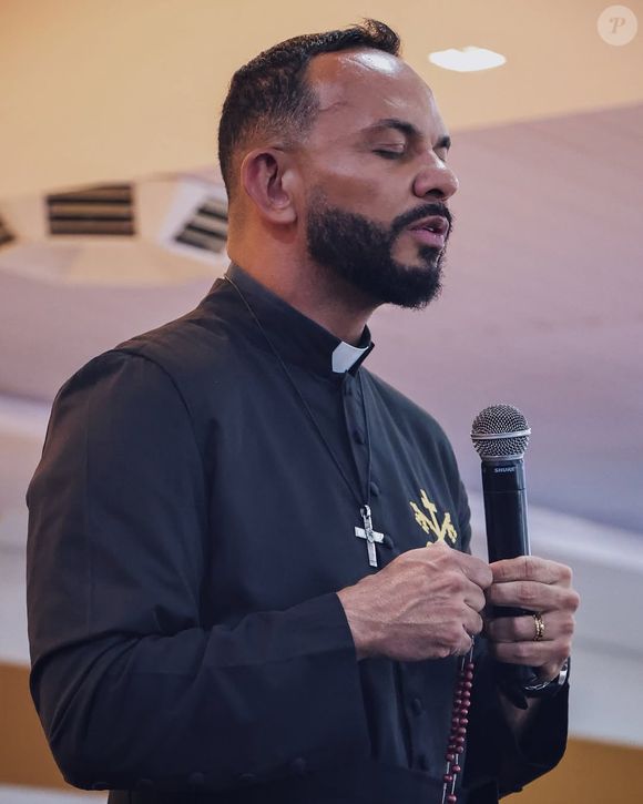 Padre Marcos Rogerio, da Congregação São Pedro Ad Víncula de Goiânia, saiu em defesa de Virgínia Fonseca