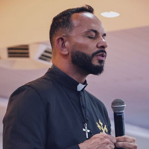 Padre Marcos Rogerio, da Congregação São Pedro Ad Víncula de Goiânia, saiu em defesa de Virgínia Fonseca