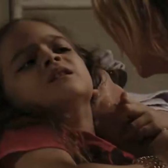 Cena entre Rita e Carminha volta ao ar na reprise de ‘Avenida Brasil’ e viraliza nas redes sociais