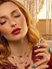 Qual é melhor perfume árabe para o seu Verão? Essas 5 fragrâncias com notas frescas, frutadas e florais vão deixar seus dias de calor mais elegantes