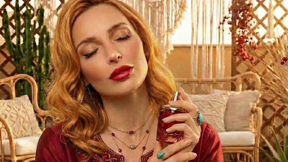 Qual é melhor perfume árabe para o seu Verão? Essas 5 fragrâncias com notas frescas, frutadas e florais vão deixar seus dias de calor mais elegantes