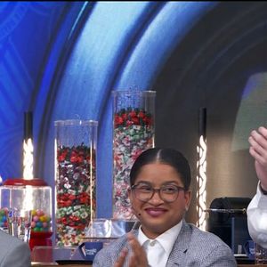 Internautas repercutem atitude de Lívia Andrade no palco do 'Domingão' durante fala de Tia Milena que marcou presença junto de Ana Paula Renault e Juliano Floss