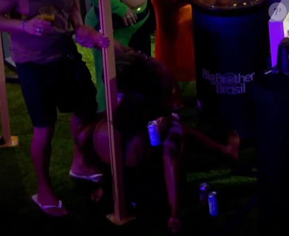 Aline e Thamiris se beijaram alcoolizadas na festa de Eva do 'BBB 25'