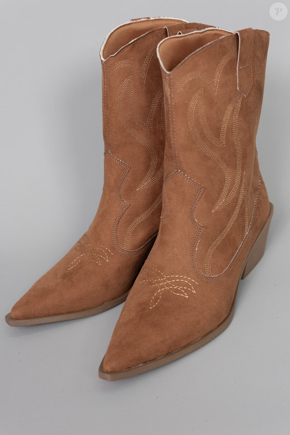 Botas marrom Marina & Gabriella, R$ 399,99