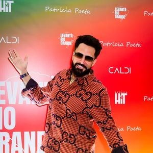 Latino conta que combinou com o diretor que não falaria sobre vida pessoal, mas a primeira pergunta que Ana Hickmann fez foi sobre uma recente separação