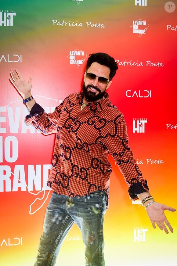 Latino conta que combinou com o diretor que não falaria sobre vida pessoal, mas a primeira pergunta que Ana Hickmann fez foi sobre uma recente separação