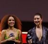 Looks dos famosos na CCXP 24: Alanis Guillen ousou com um look estiloso e decotado, junto de Letícia Vieira, que apostou em um estilo mais urbano