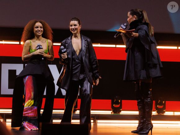 Looks dos famosos na CCXP 24: Alanis Guillen ousou com um look estiloso e decotado, junto de Letícia Vieira, que apostou em um estilo mais urbano